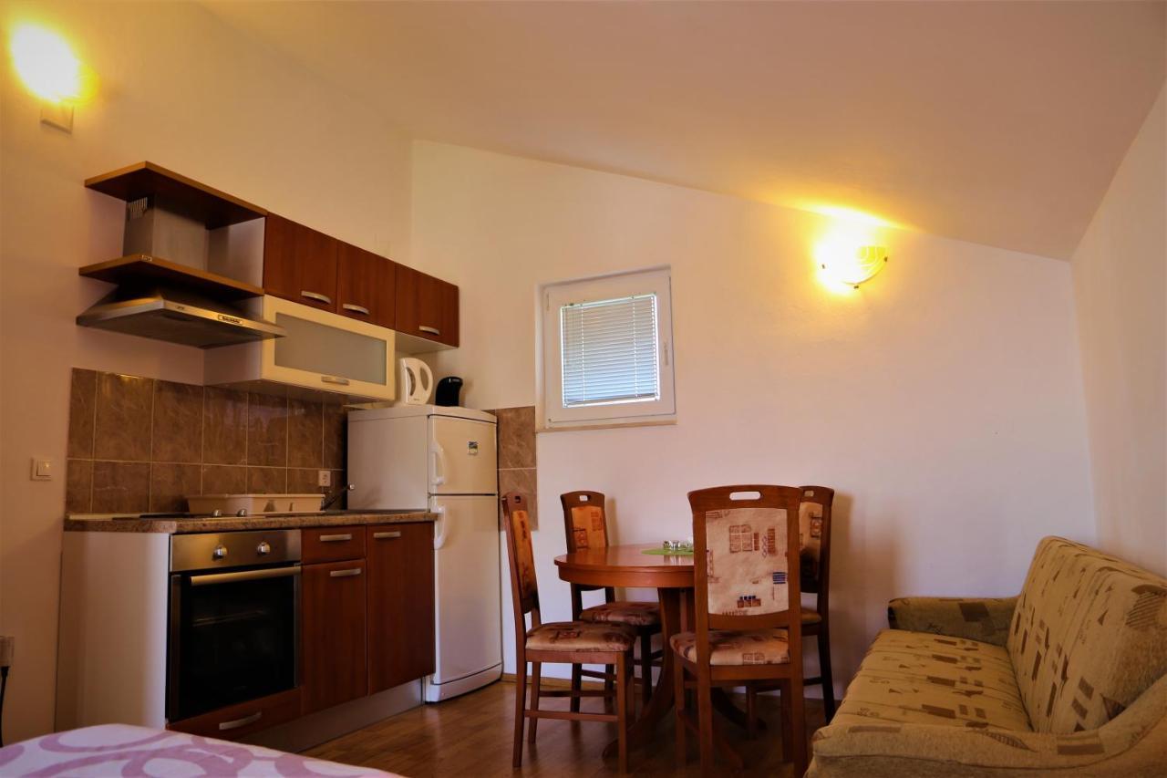 Apartment Muic